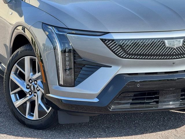 New 2025 Cadillac Optiq Luxury 1 image 11