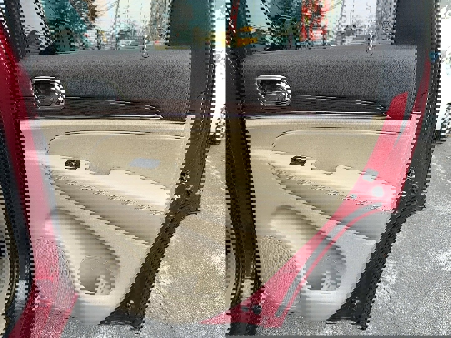 Used 2015 Jeep Grand Cherokee Overland w/ Advanced Technology Group image 28