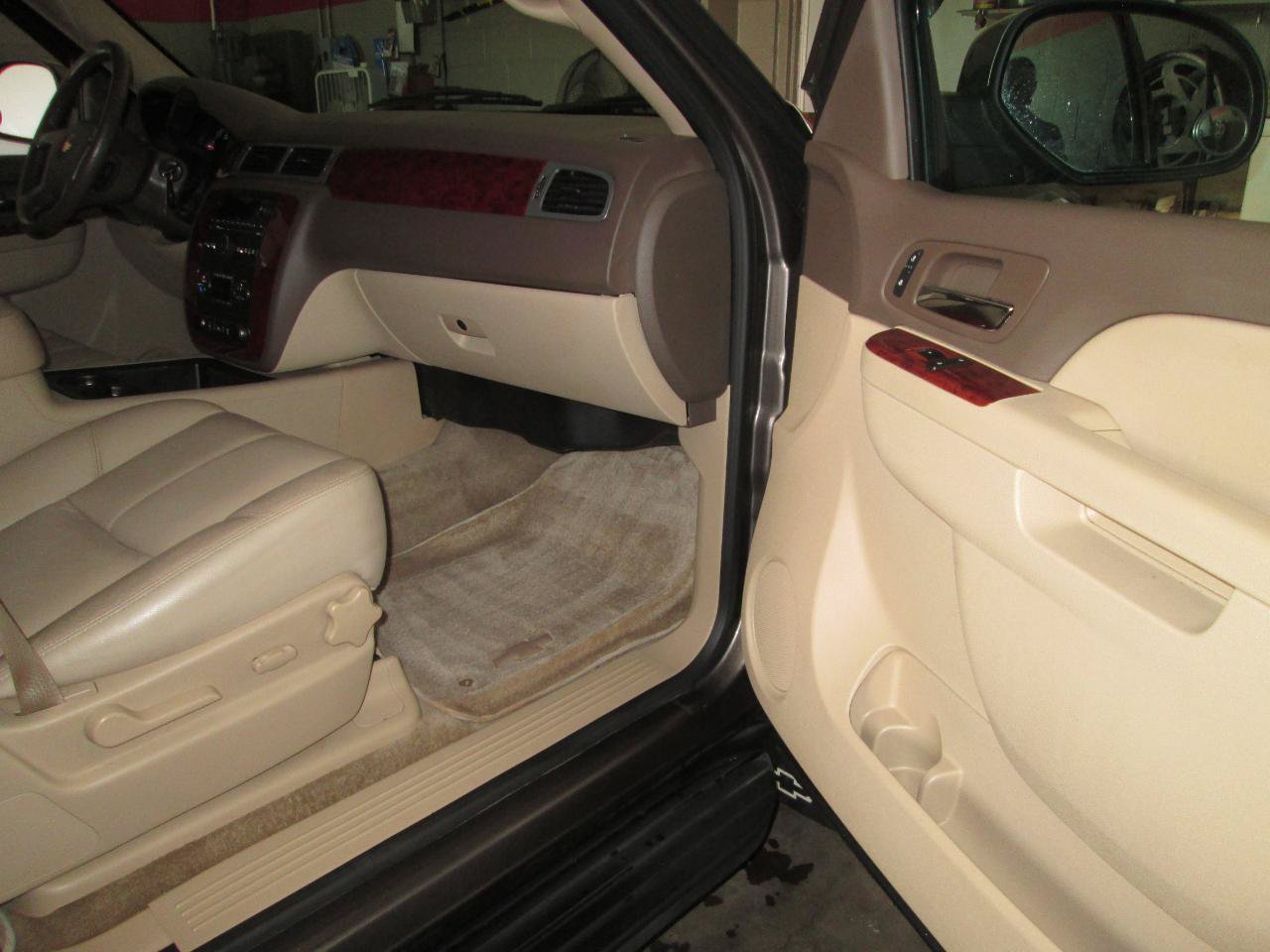 Used 2012 Chevrolet Suburban LT AWD/4WD image 30