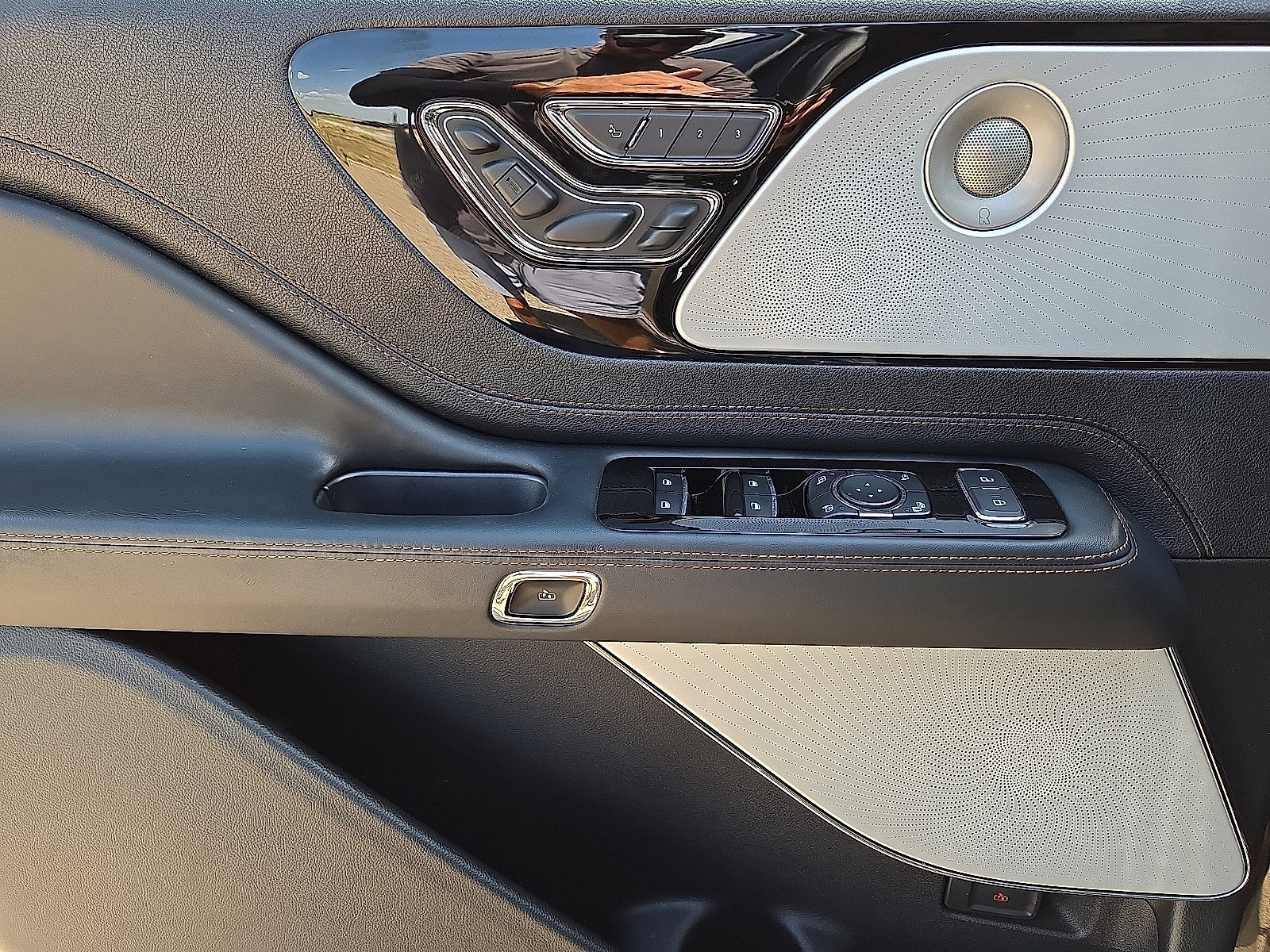 Used 2025 Lincoln Aviator Black Label AWD/4WD image 22