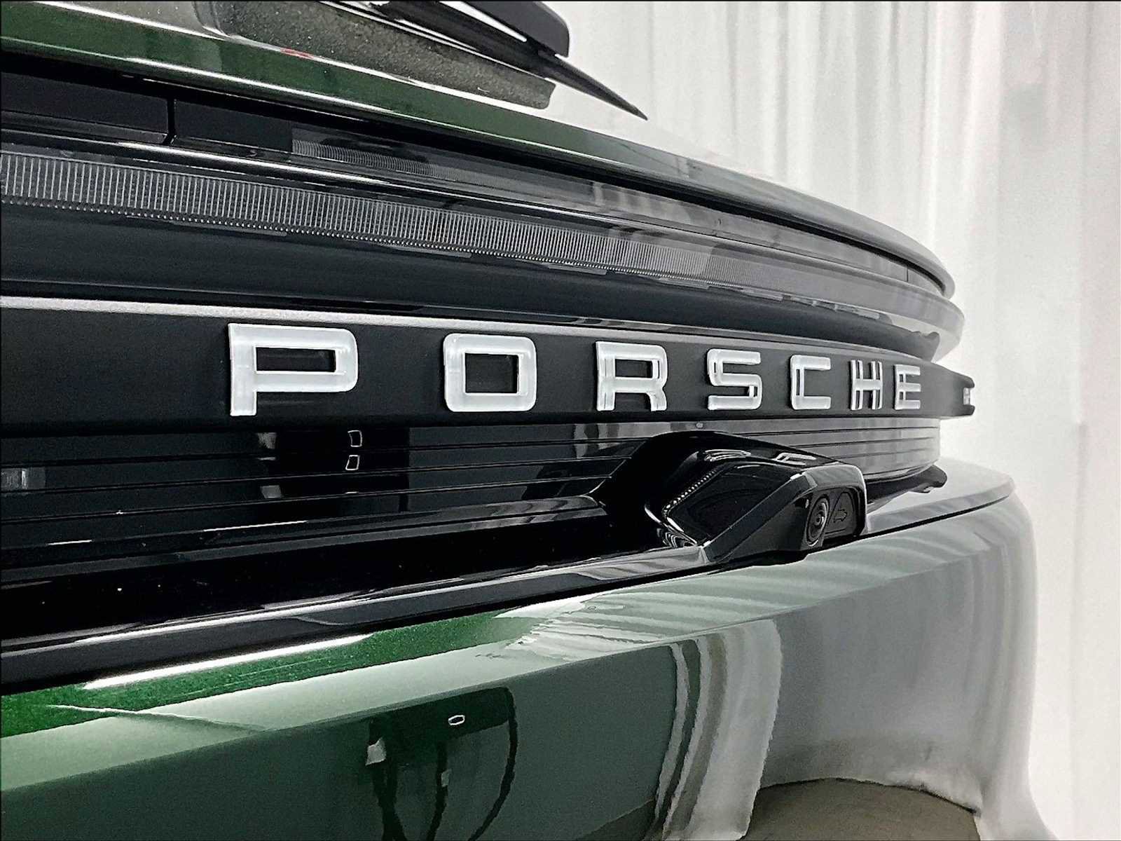 Used 2025 Porsche Macan 4S Electric image 34