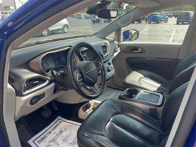 Used 2018 Chrysler Pacifica Touring-L Plus w/ Advanced Safetytec Group FWD image 12