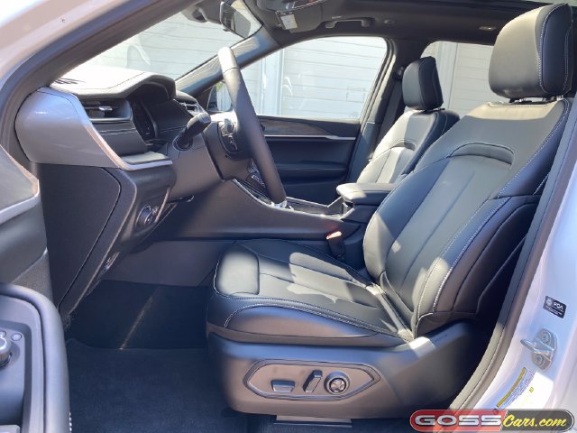 New 2026 Jeep Grand Cherokee Limited w/ Limited Altitude Package AWD/4WD image 26