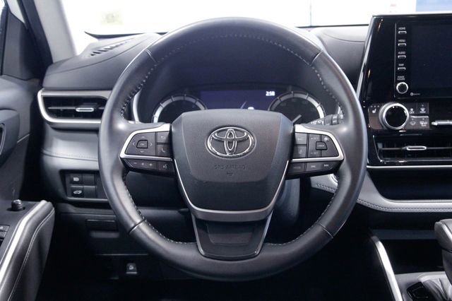 Used 2022 Toyota Highlander XLE AWD/4WD image 15