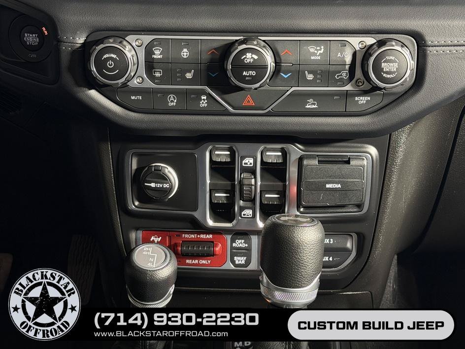 Used 2025 Jeep Wrangler Unlimited Rubicon w/ Convenience Group AWD/4WD image 21