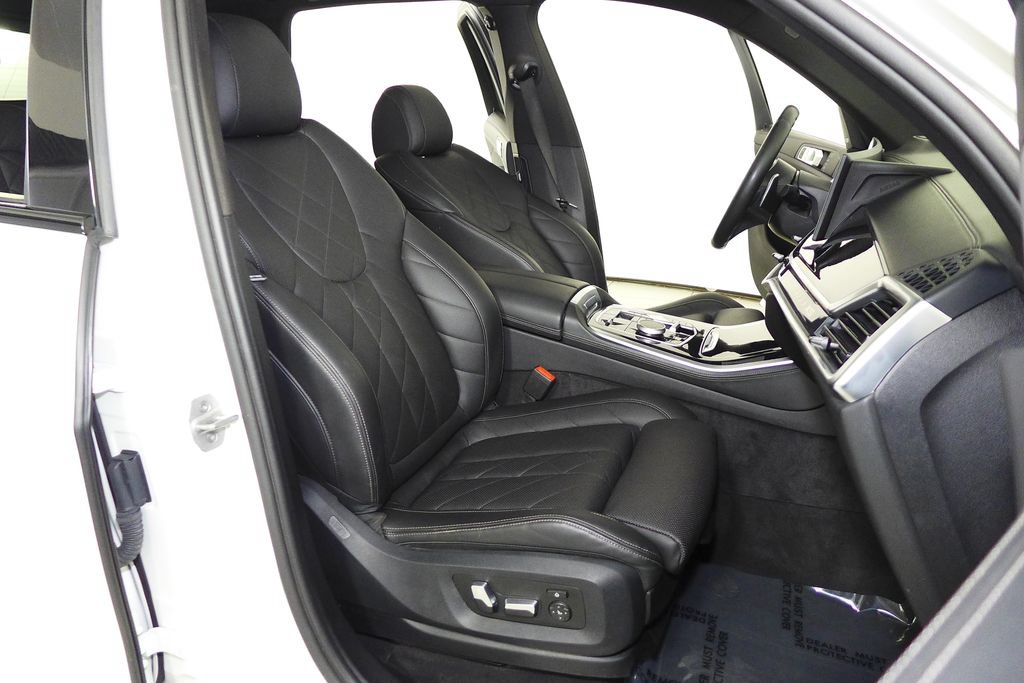 Used 2024 BMW X5 xDrive50e w/ M Sport Package AWD/4WD image 19