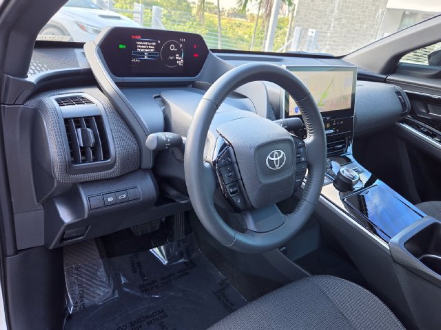 Used 2025 Toyota bZ4X AWD image 28