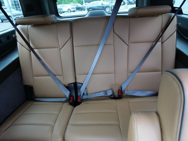 Used 2025 Cadillac Escalade ESV Premium Luxury w/ LPO, Floor Liner Package AWD/4WD image 16