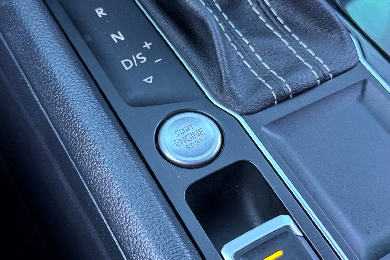 Used 2023 Volkswagen Atlas SE image 34