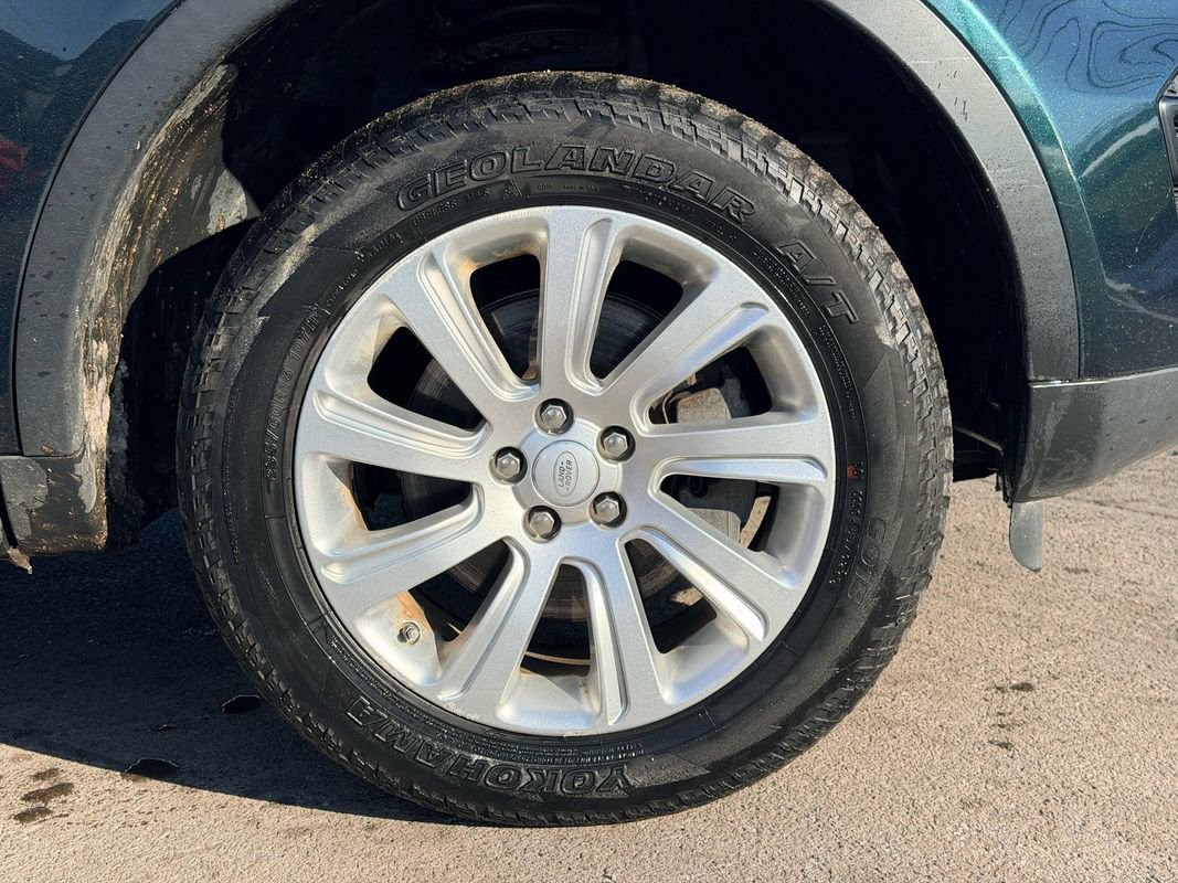 Used 2017 Land Rover Discovery Sport SE image 26