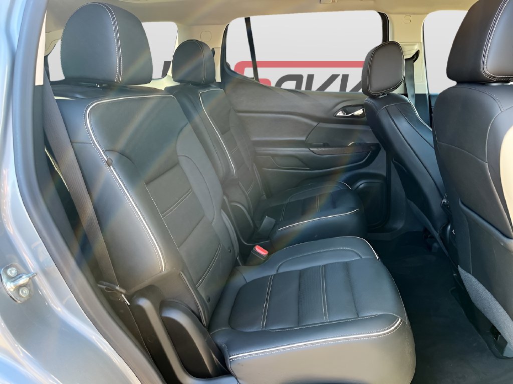 Used 2023 GMC Acadia Denali w/ Denali Ultimate Package FWD image 30