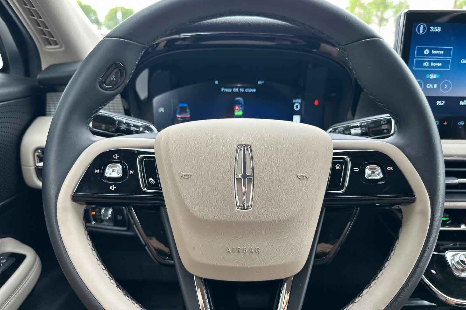 Used 2025 Lincoln Corsair FWD image 24