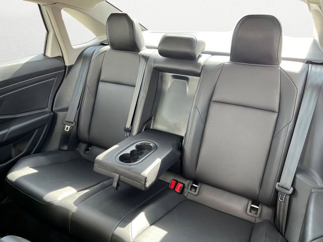 Used 2020 Volkswagen Jetta SE w/ SE Cold Weather Package image 16