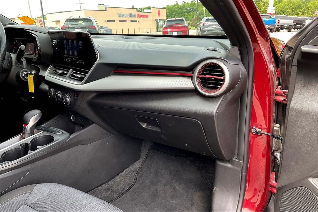 Used 2024 Chevrolet Trax RS FWD image 15