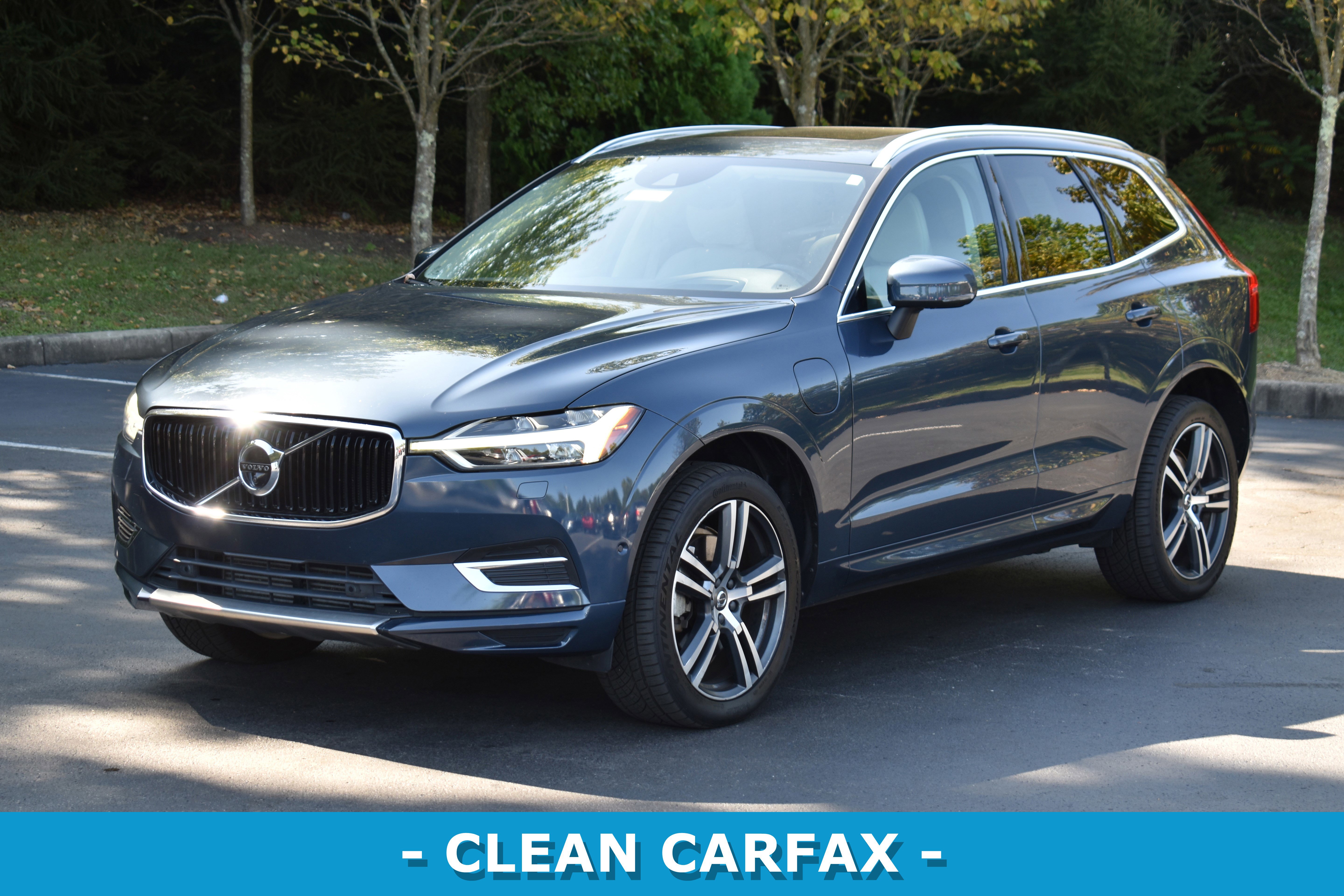 Used 2019 Volvo XC60 T8 Momentum w/ Advanced Package image 3