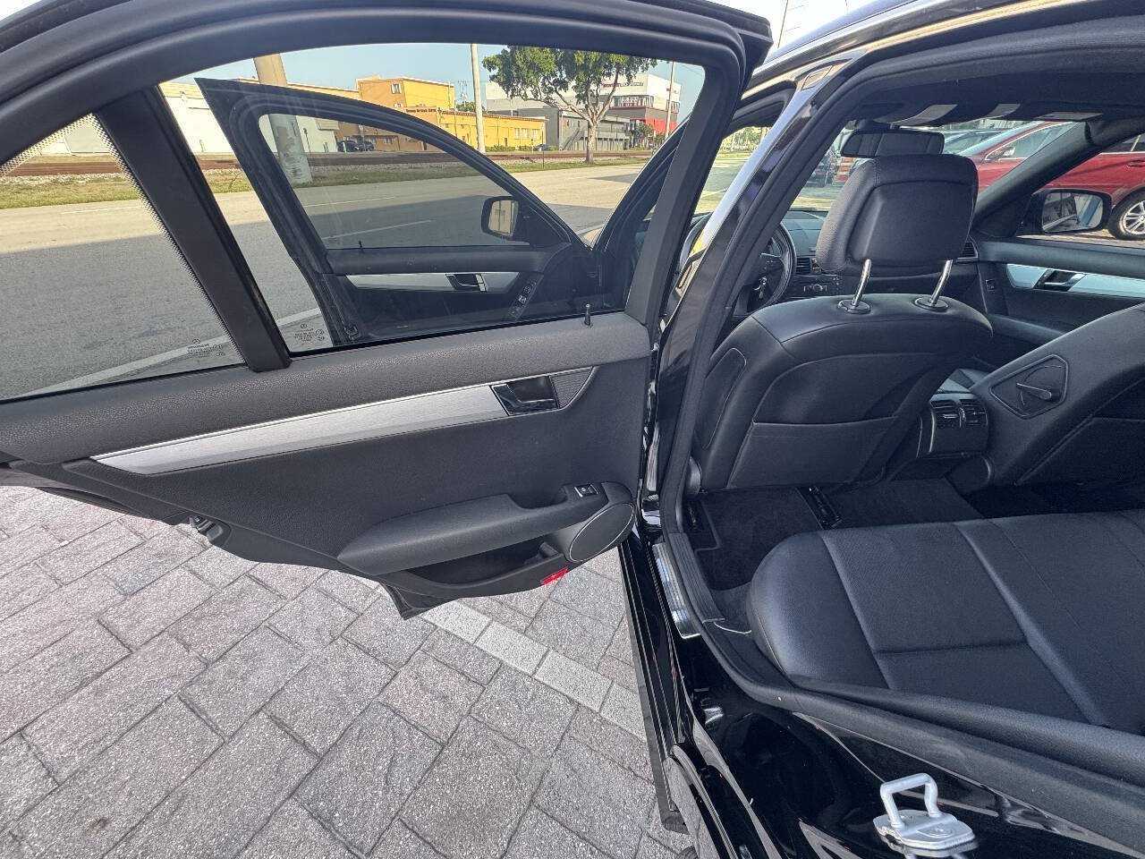Used 2009 Mercedes-Benz C 300 Sedan image 38