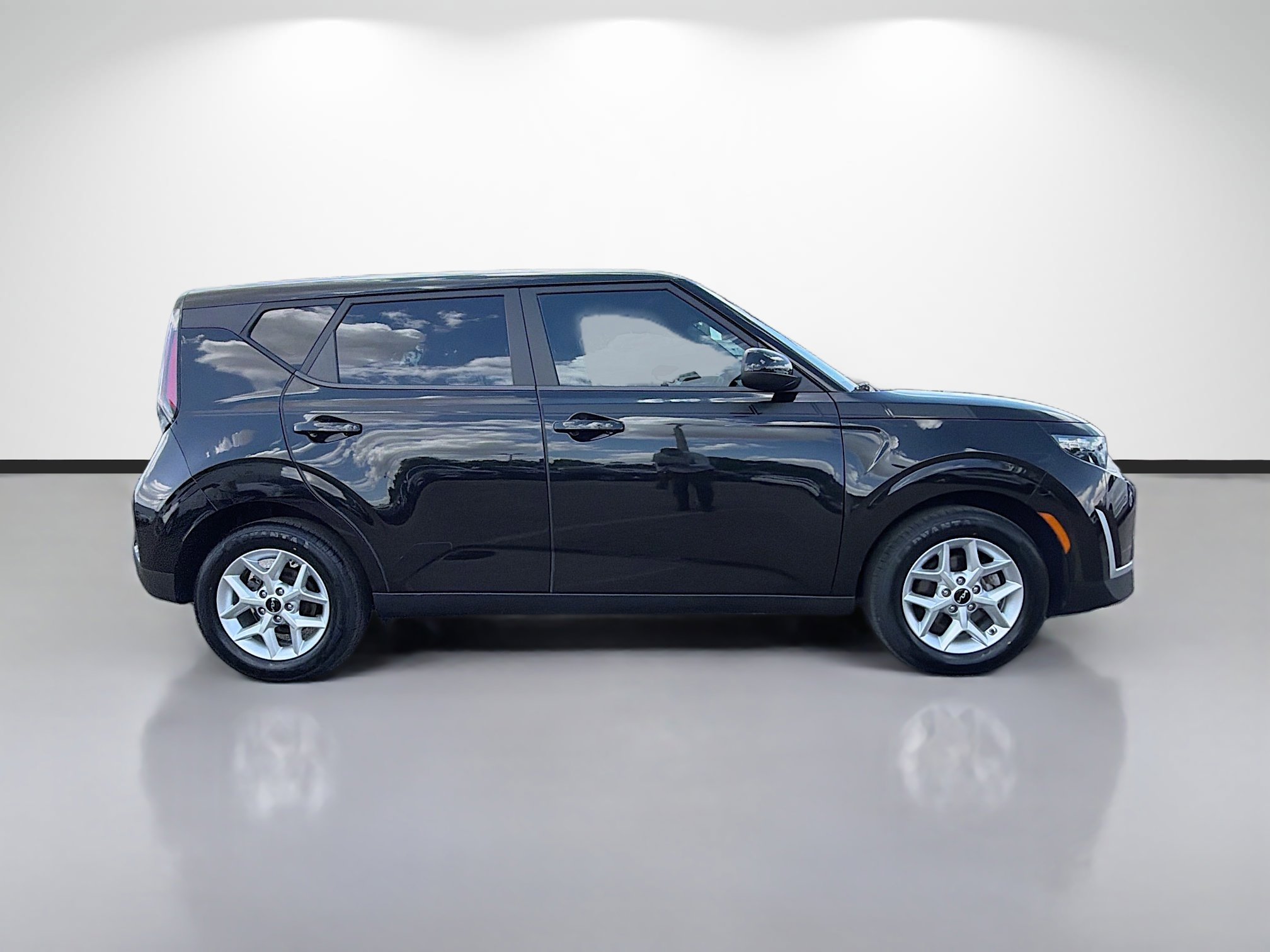 Used 2023 Kia Soul LX w/ Option Group 015 image 2