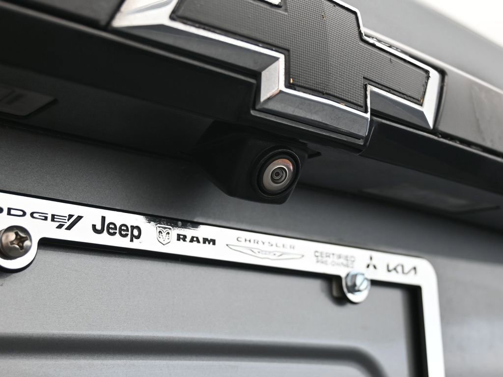 Used 2023 Chevrolet Traverse LS image 33