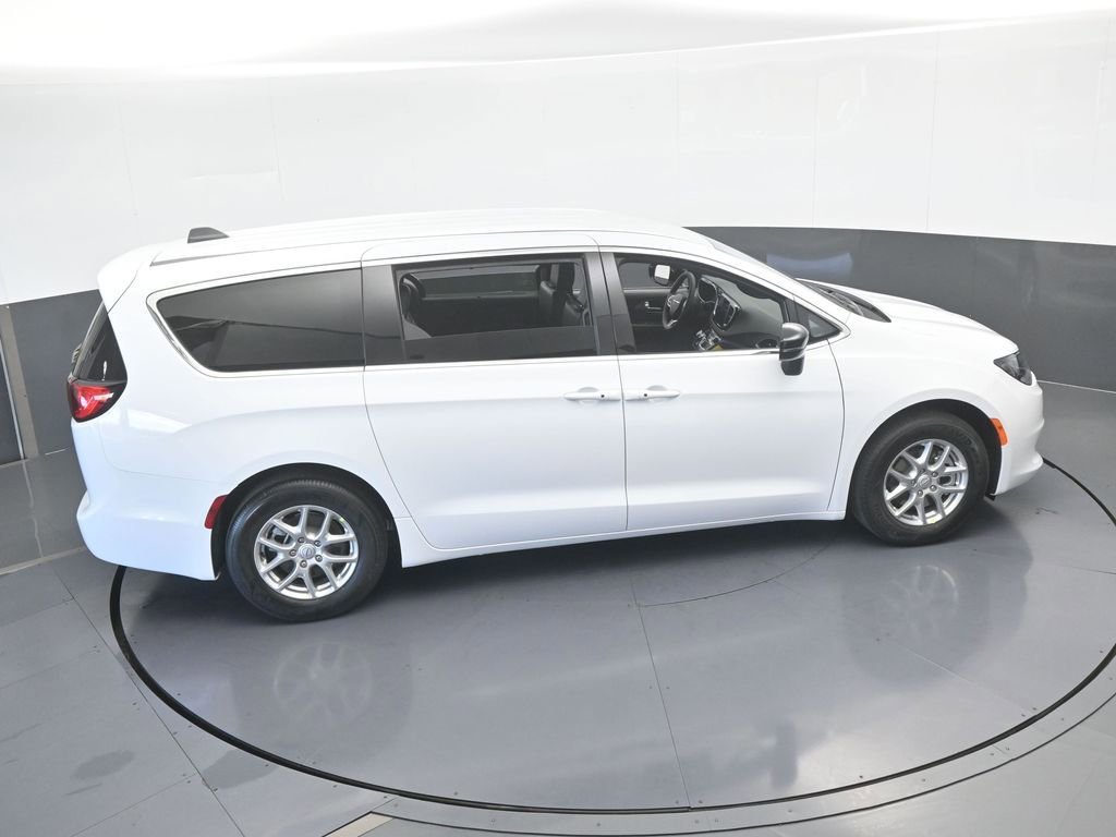 New 2026 Chrysler Voyager LX image 48