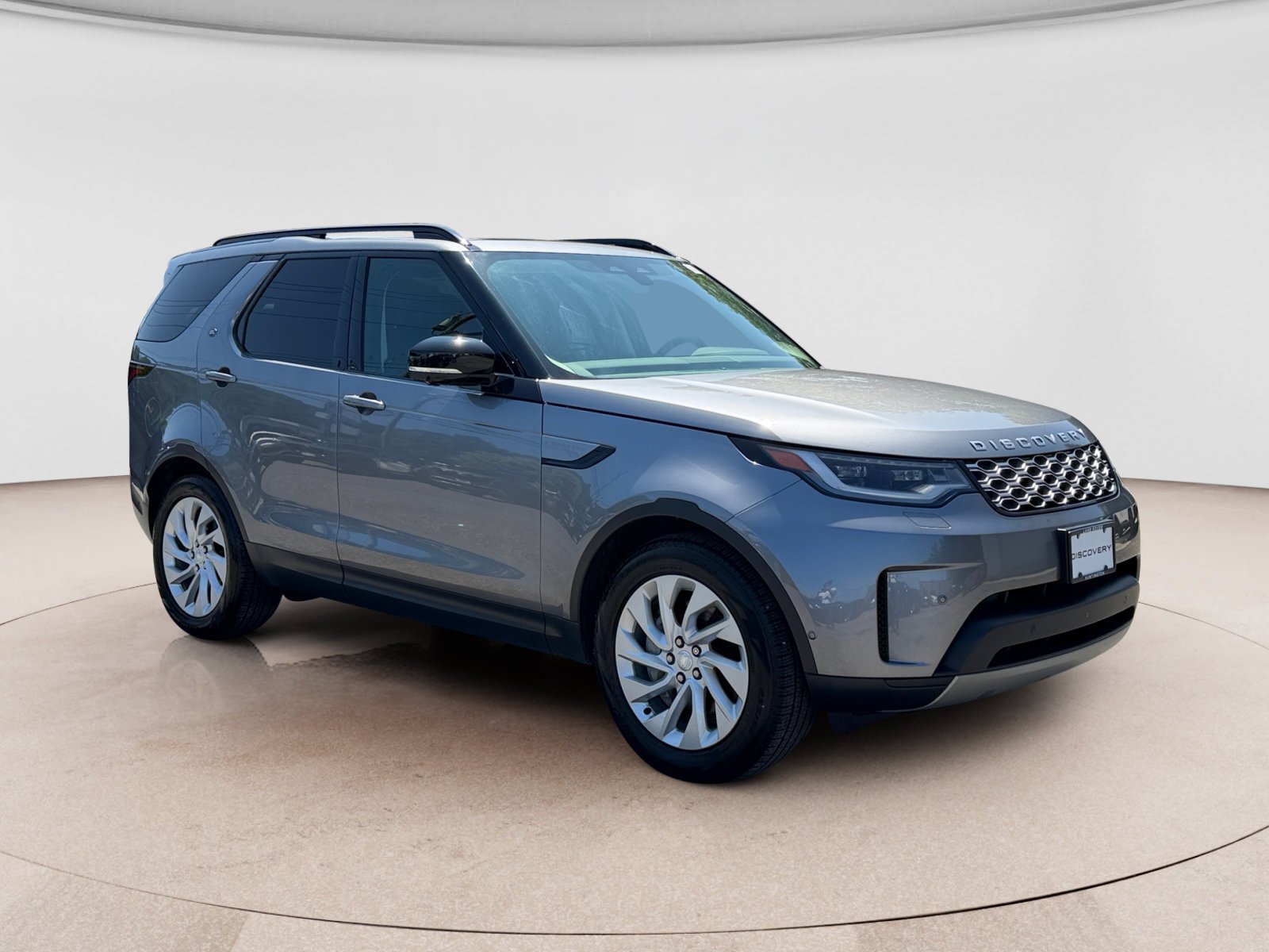 Used 2024 Land Rover Discovery S AWD/4WD image 7
