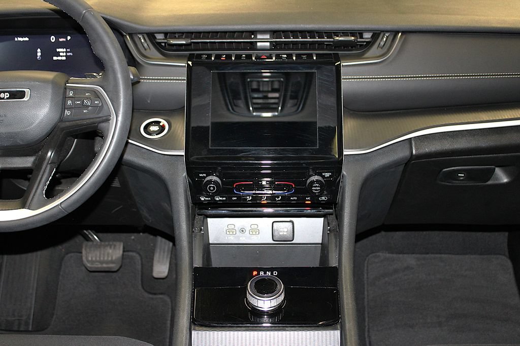 Certified 2023 Jeep Grand Cherokee Laredo X AWD/4WD image 15