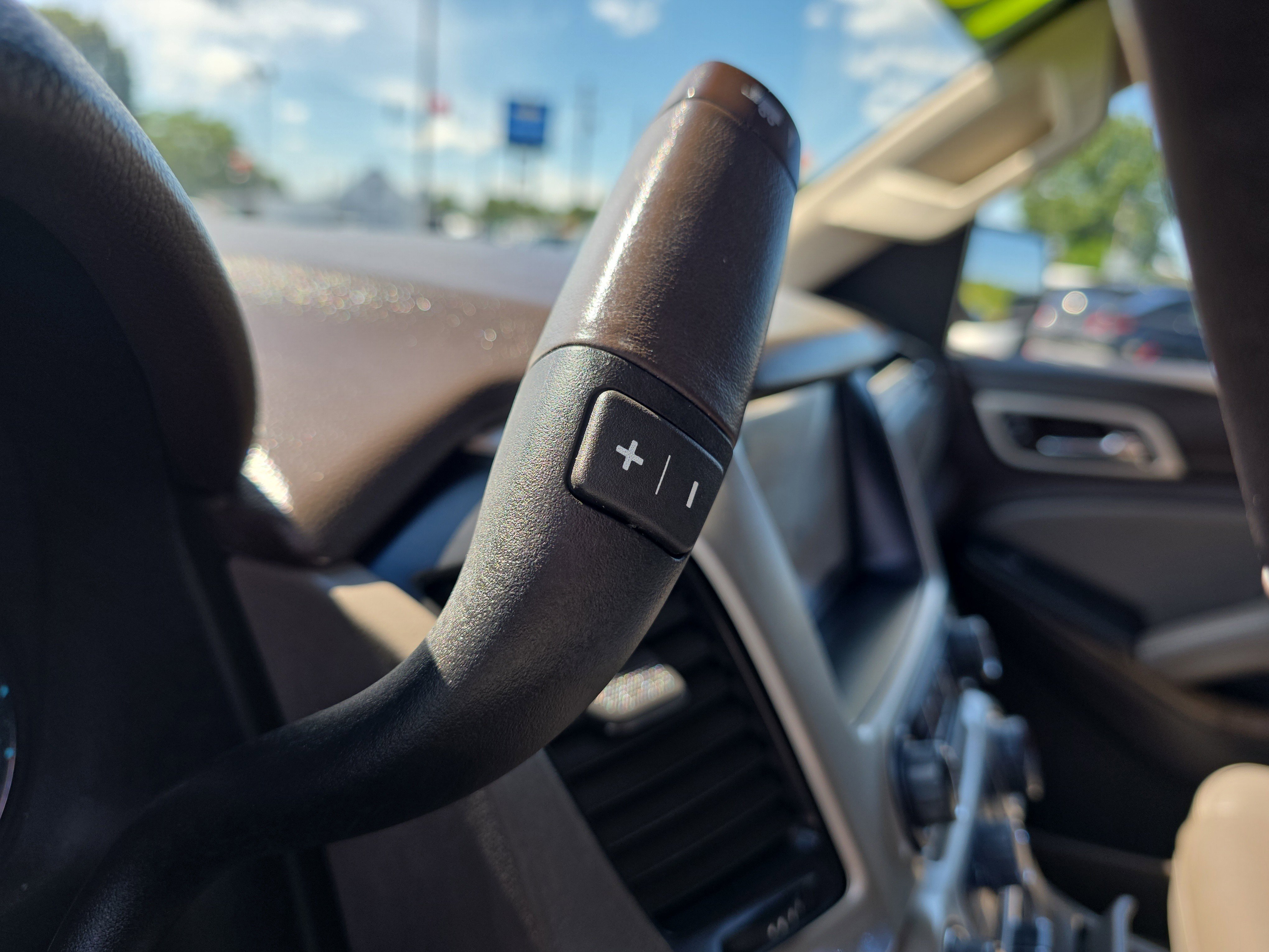 Used 2018 GMC Yukon XL Denali image 24