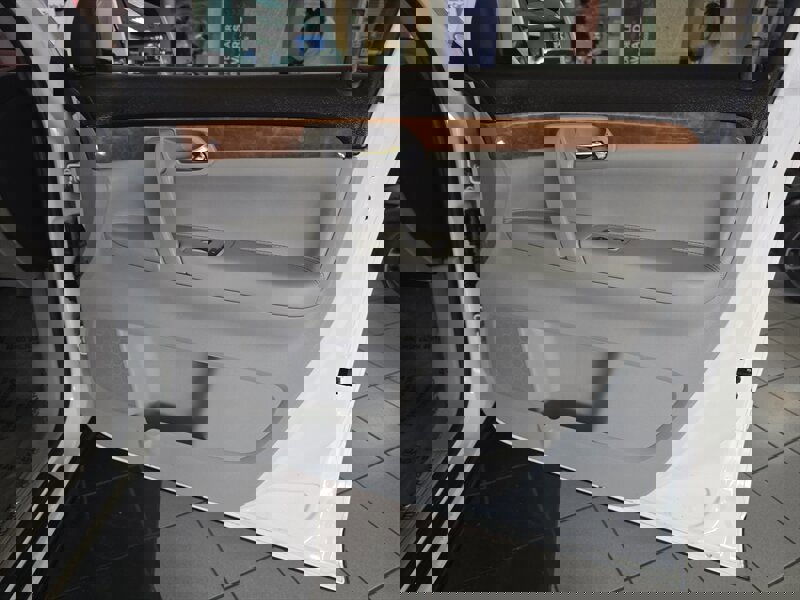 Used 2010 Saturn Outlook XR image 15