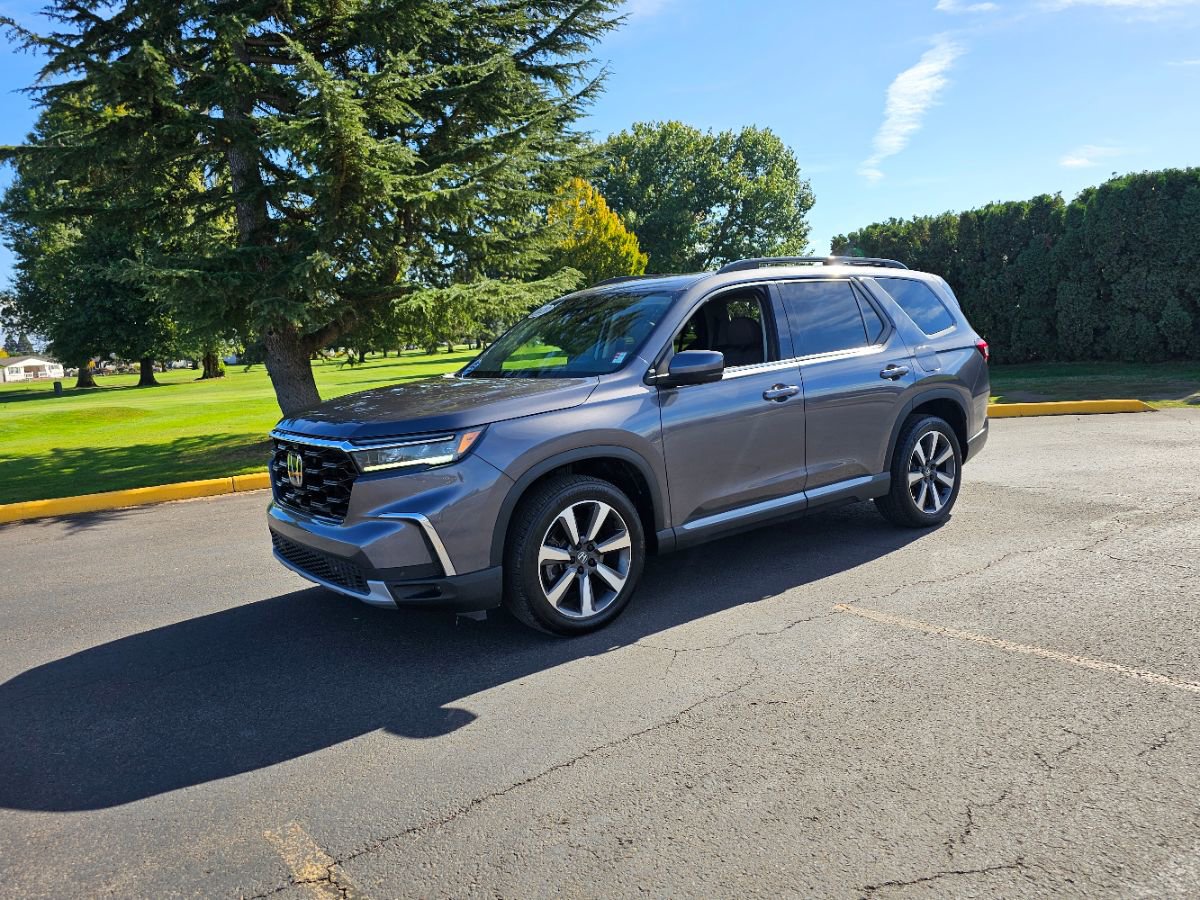 Used 2023 Honda Pilot Elite image 3