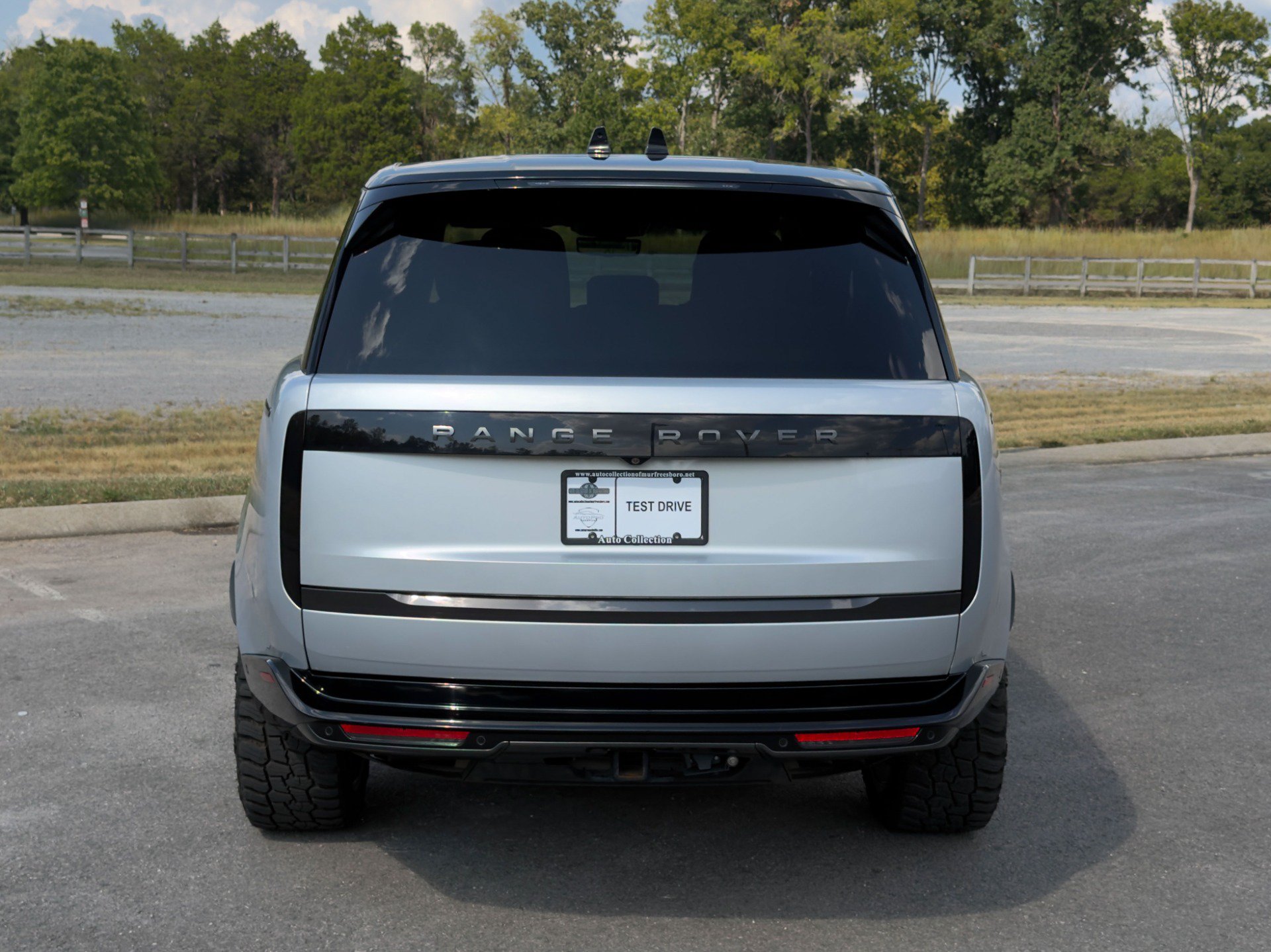 Used 2024 Land Rover Range Rover Long Wheelbase Autobiography AWD/4WD image 5