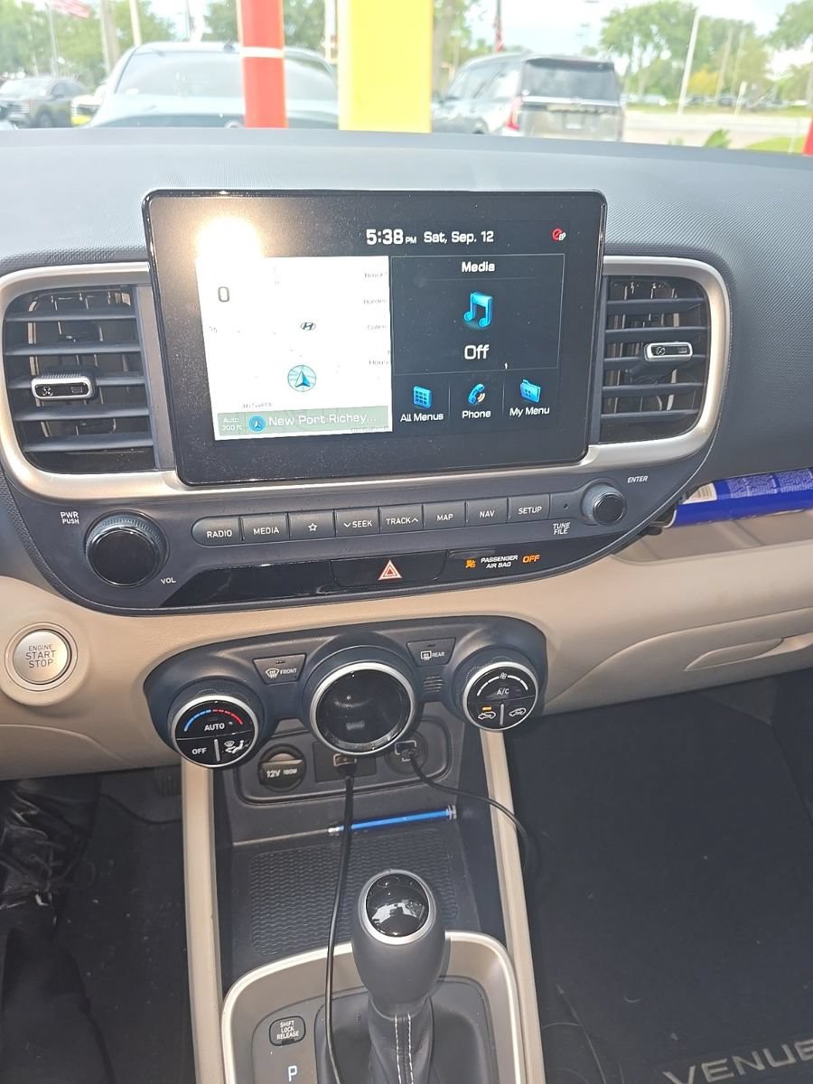 Used 2020 Hyundai Venue FWD image 29