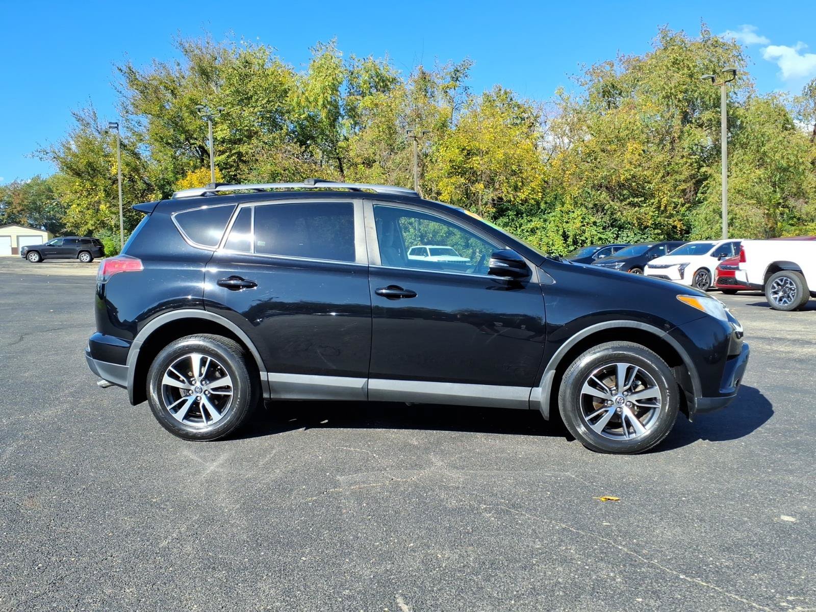 Used 2018 Toyota RAV4 XLE AWD/4WD image 8