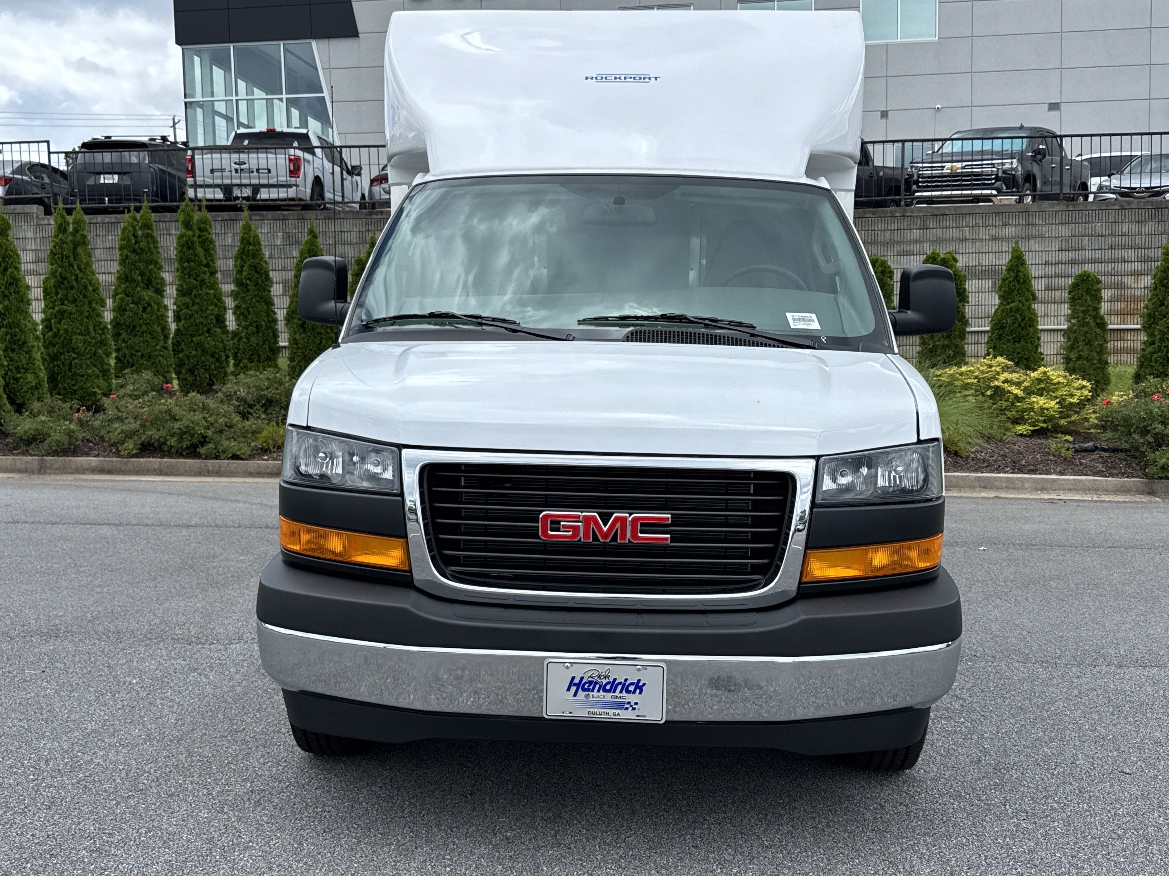 New 2026 GMC Savana 3500 w/ Power Convenience Package RWD image 3
