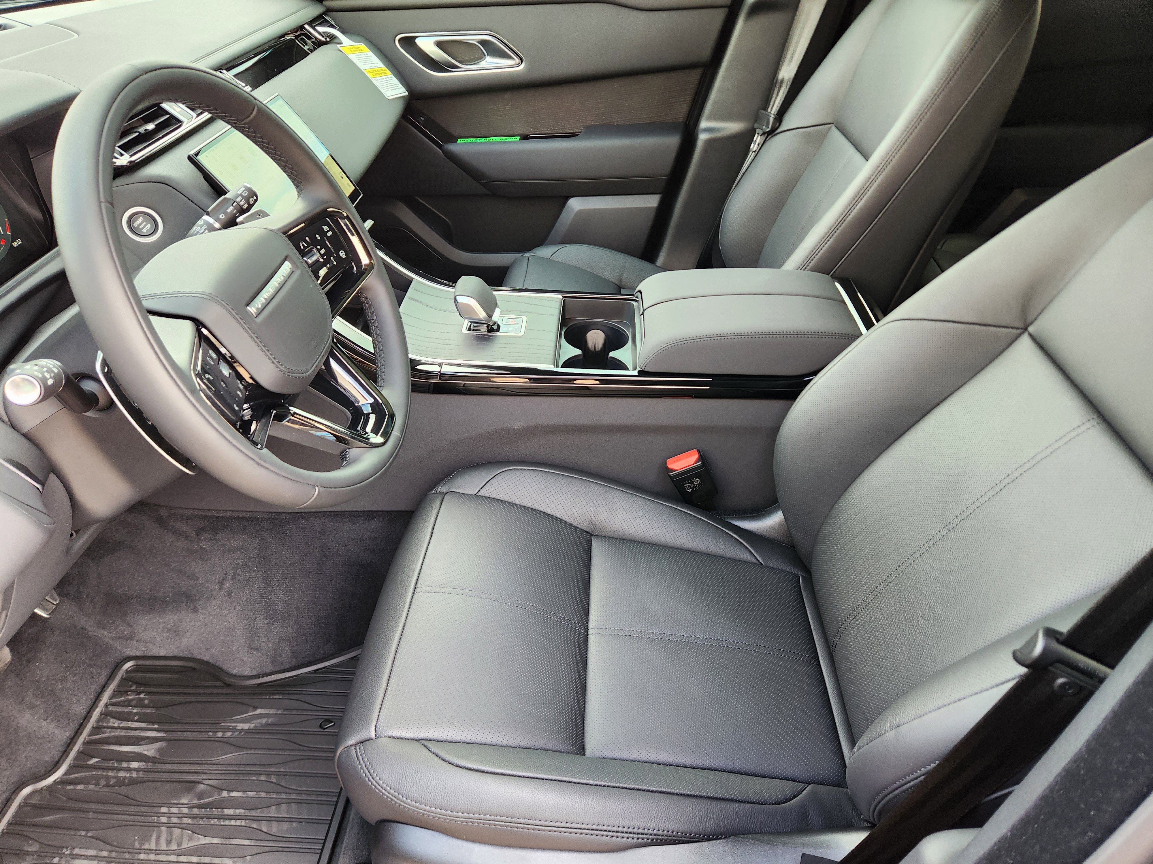 New 2026 Land Rover Range Rover Velar Dynamic SE image 13