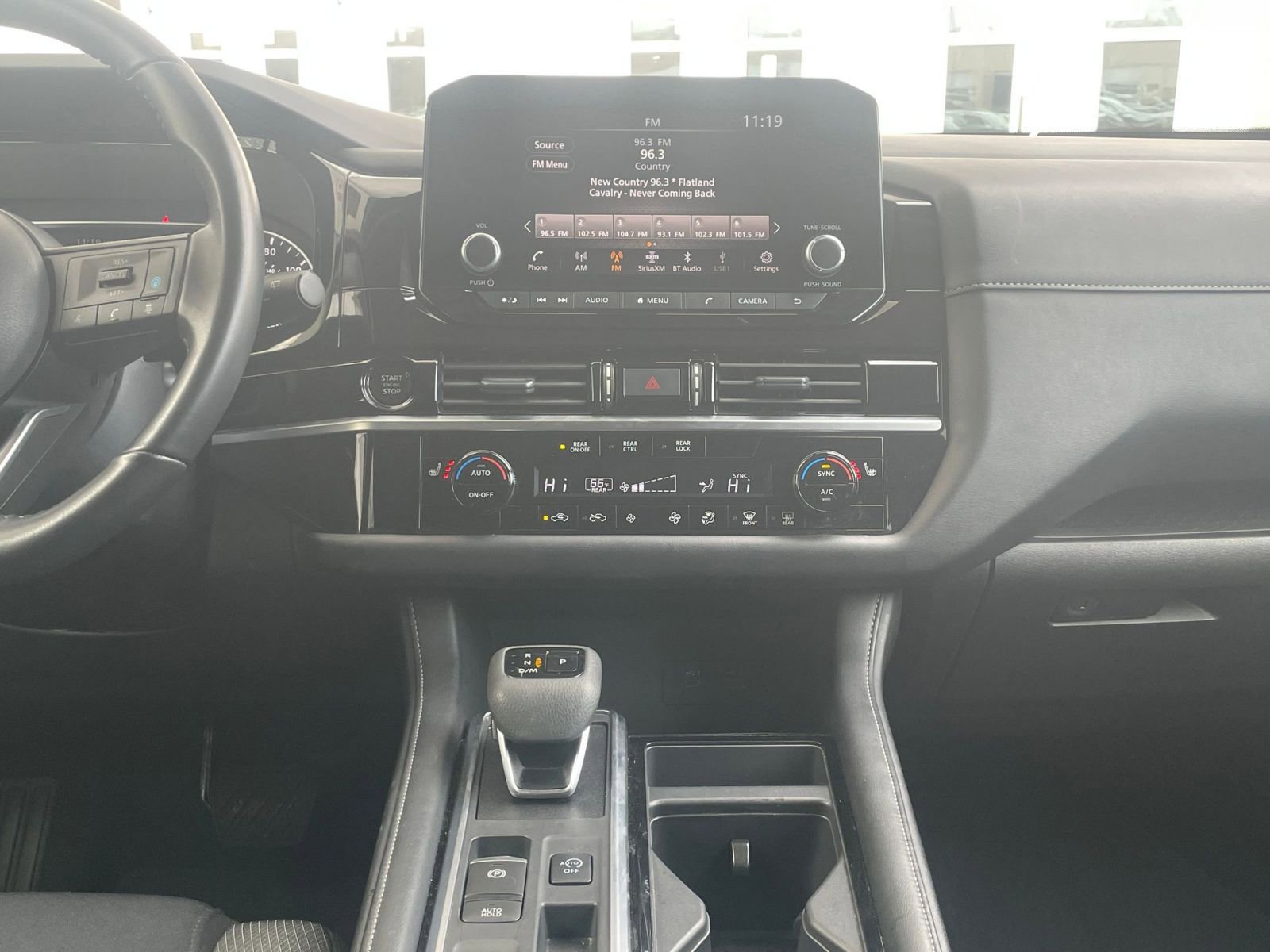 Used 2025 Nissan Pathfinder SV image 17