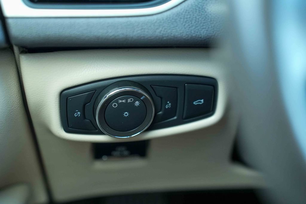 Used 2020 Lincoln MKZ FWD image 27
