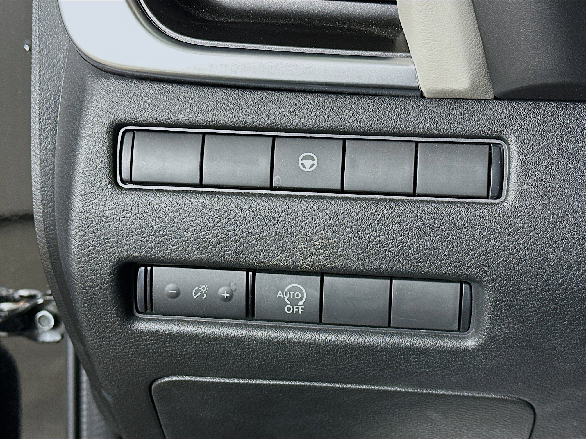 Used 2023 Nissan Rogue SV image 17