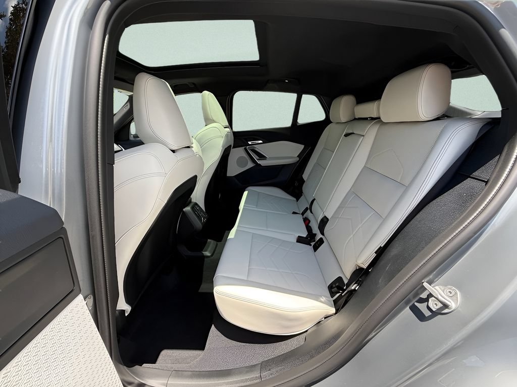 New 2026 BMW X2 xDrive28i w/ Technology Package AWD/4WD image 21
