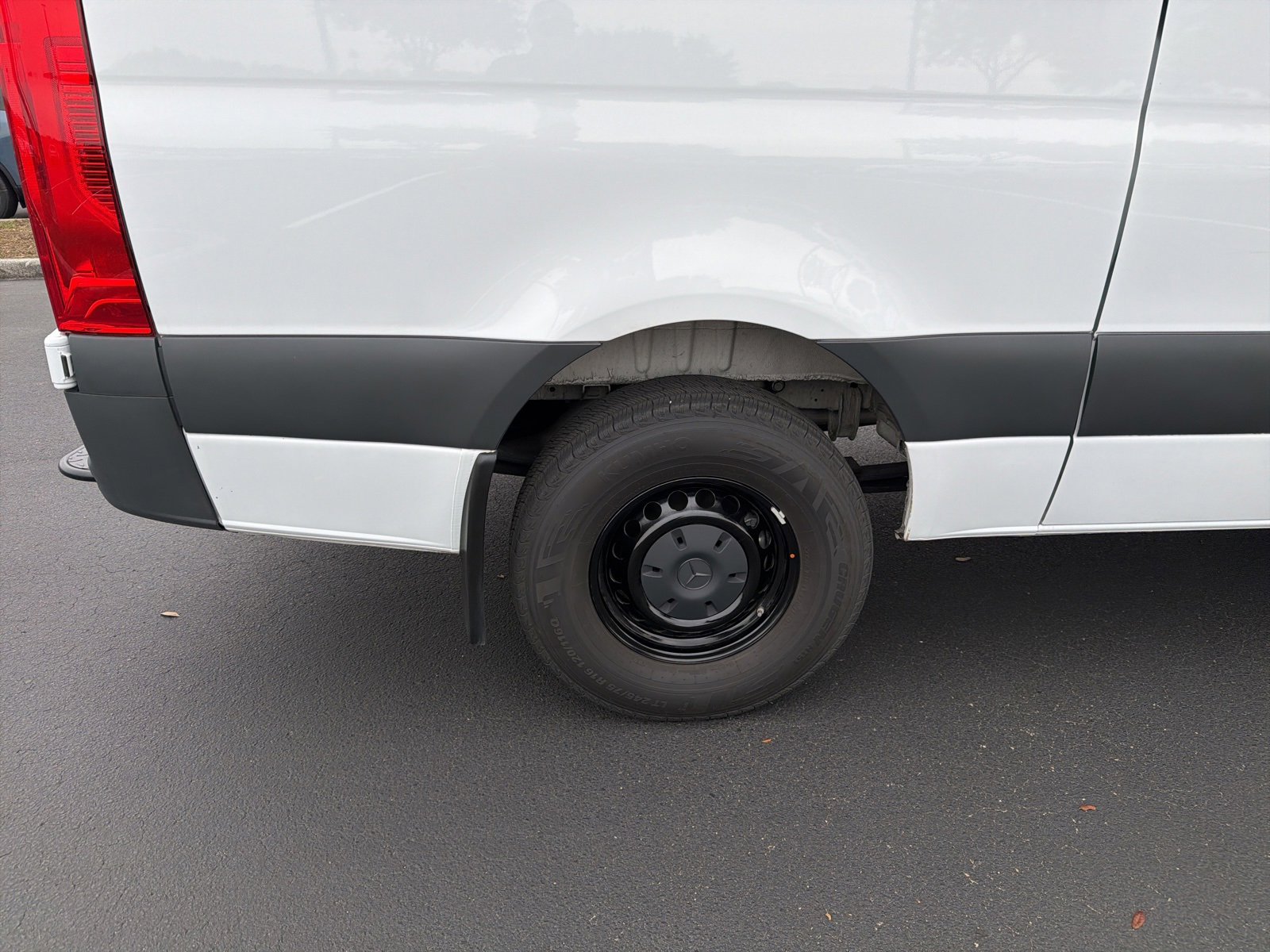 Used 2024 Mercedes-Benz Sprinter 2500 image 3