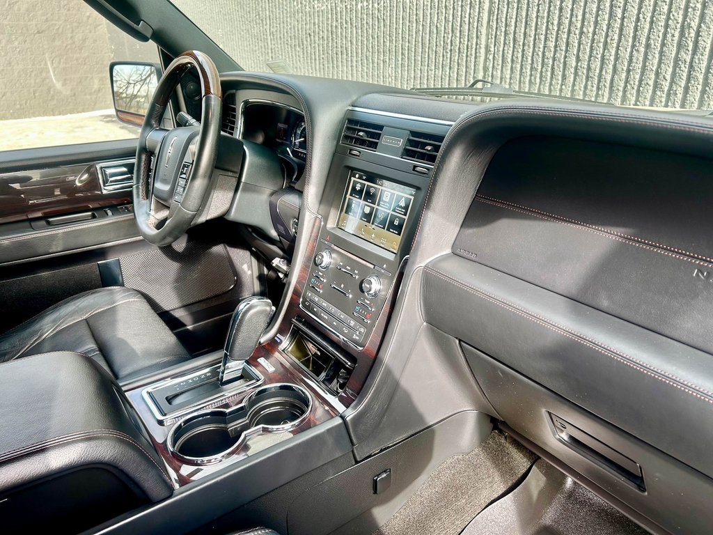 Used 2017 Lincoln Navigator L Reserve image 28