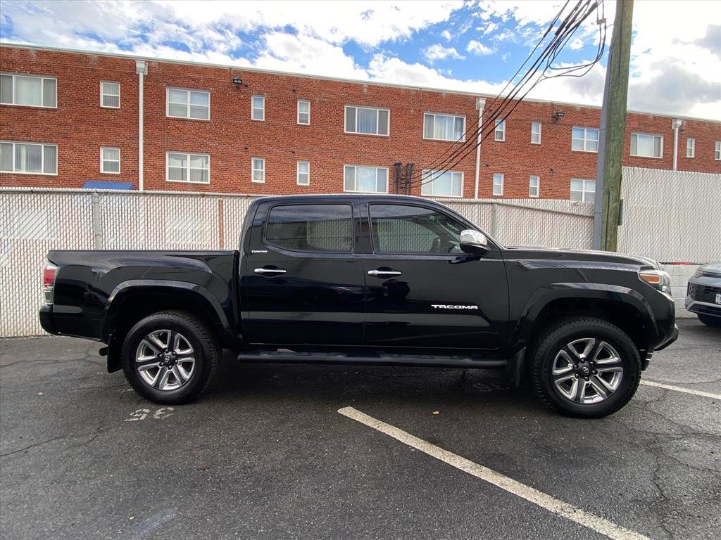 Used 2017 Toyota Tacoma Limited image 2