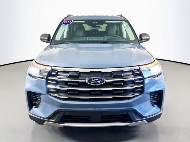 Used 2025 Ford Explorer Active image 3