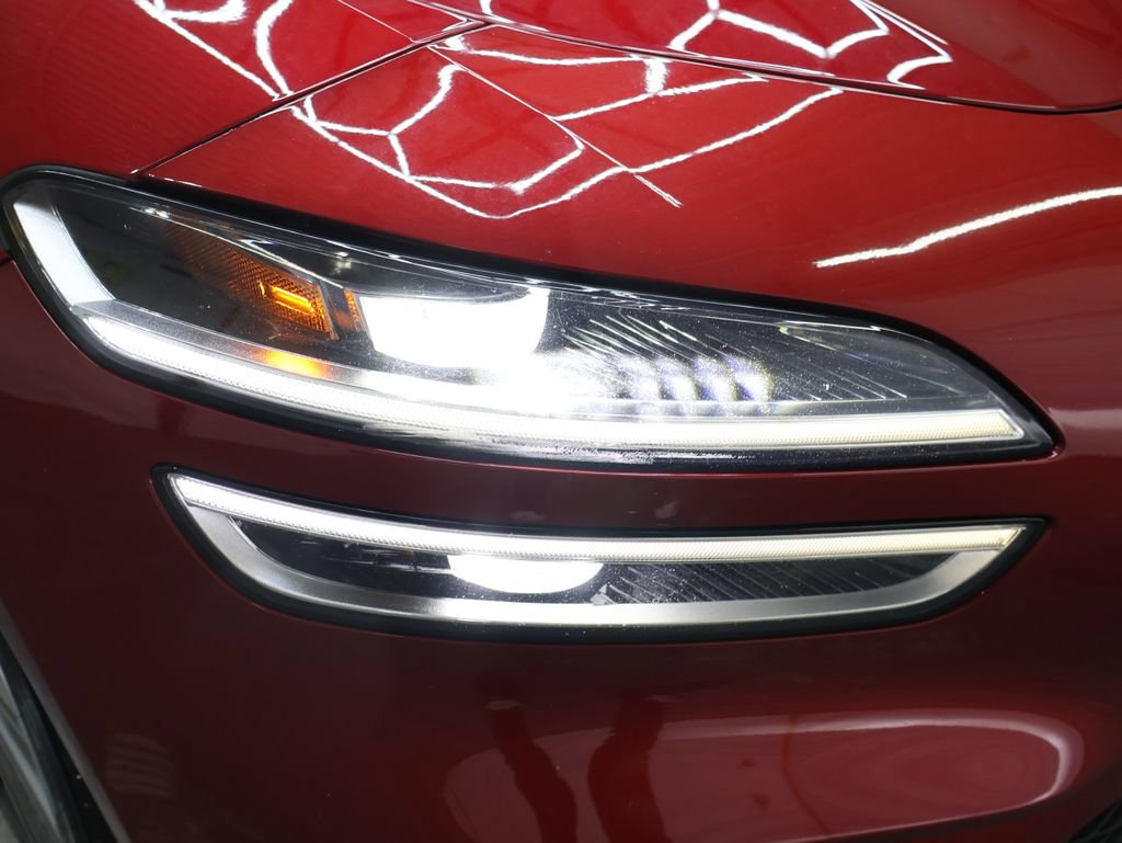 Used 2023 Genesis G70 2.0T image 25