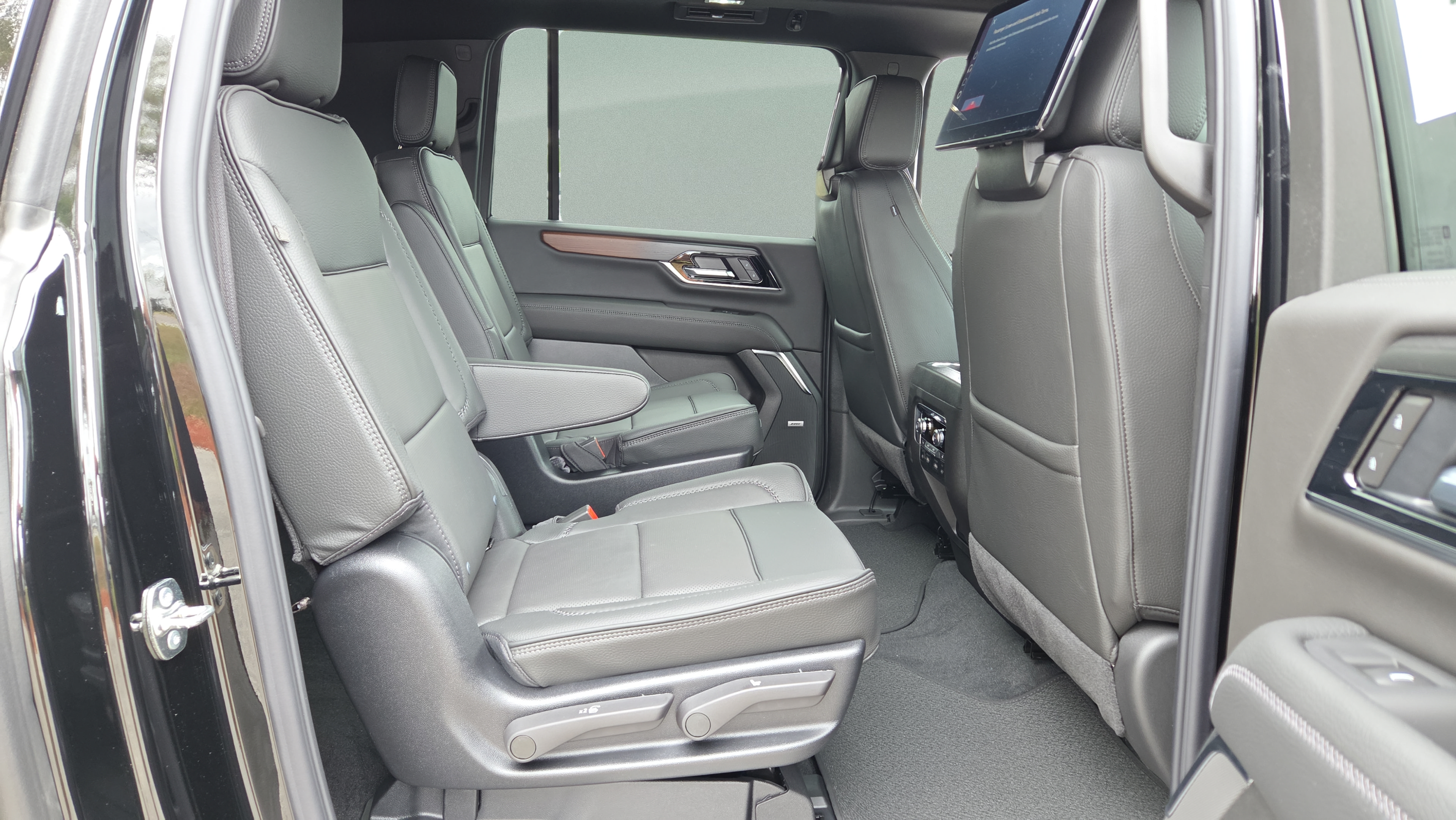 New 2026 GMC Yukon XL Denali w/ Denali Reserve Package AWD/4WD image 17