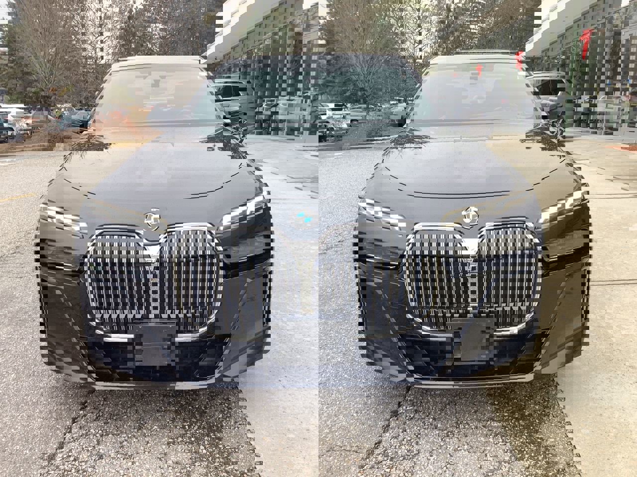 Certified 2023 BMW 740i image 10