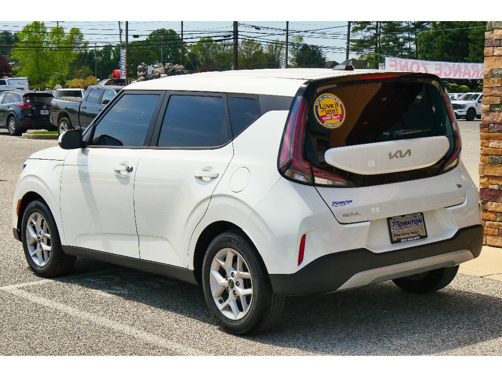 Used 2023 Kia Soul LX w/ LX Technology Package FWD image 5