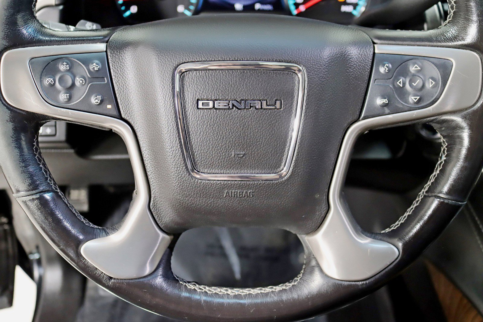 Used 2018 GMC Yukon Denali w/ Denali Ultimate Package image 16