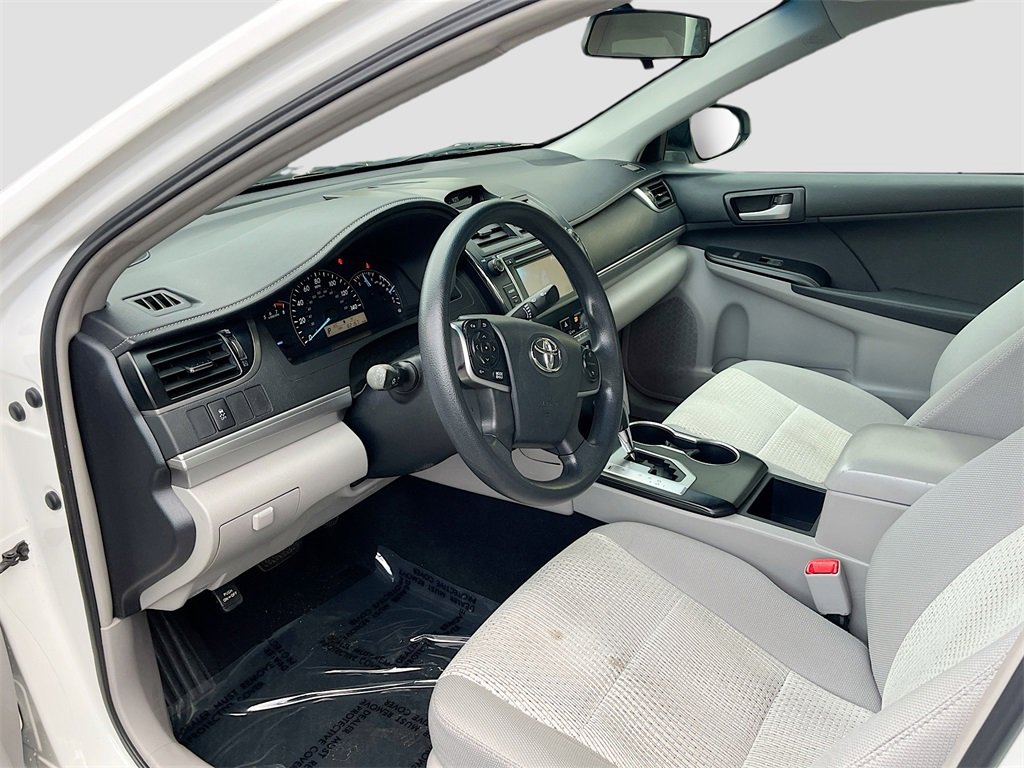 Used 2013 Toyota Camry L image 7
