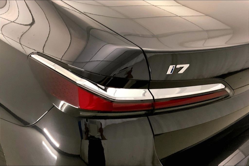 Certified 2023 BMW i7 xDrive60 AWD/4WD image 27