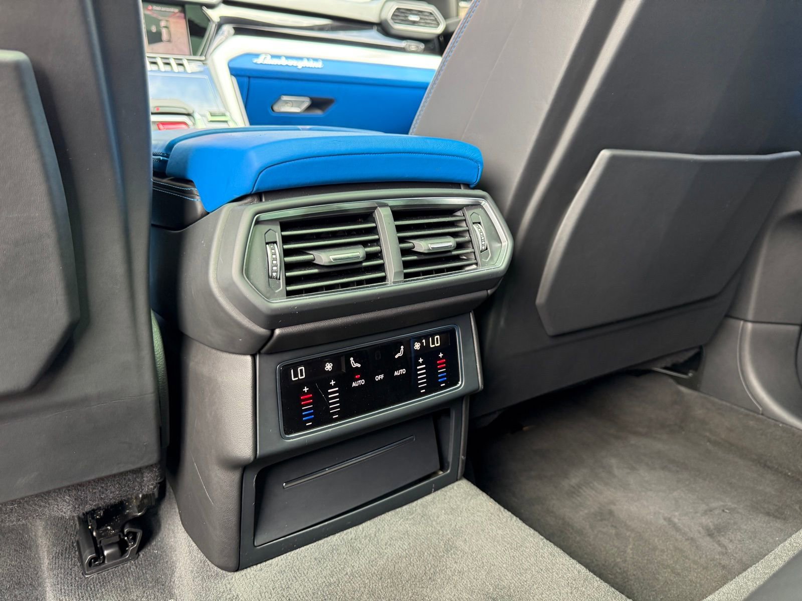 Used 2020 Lamborghini Urus image 31