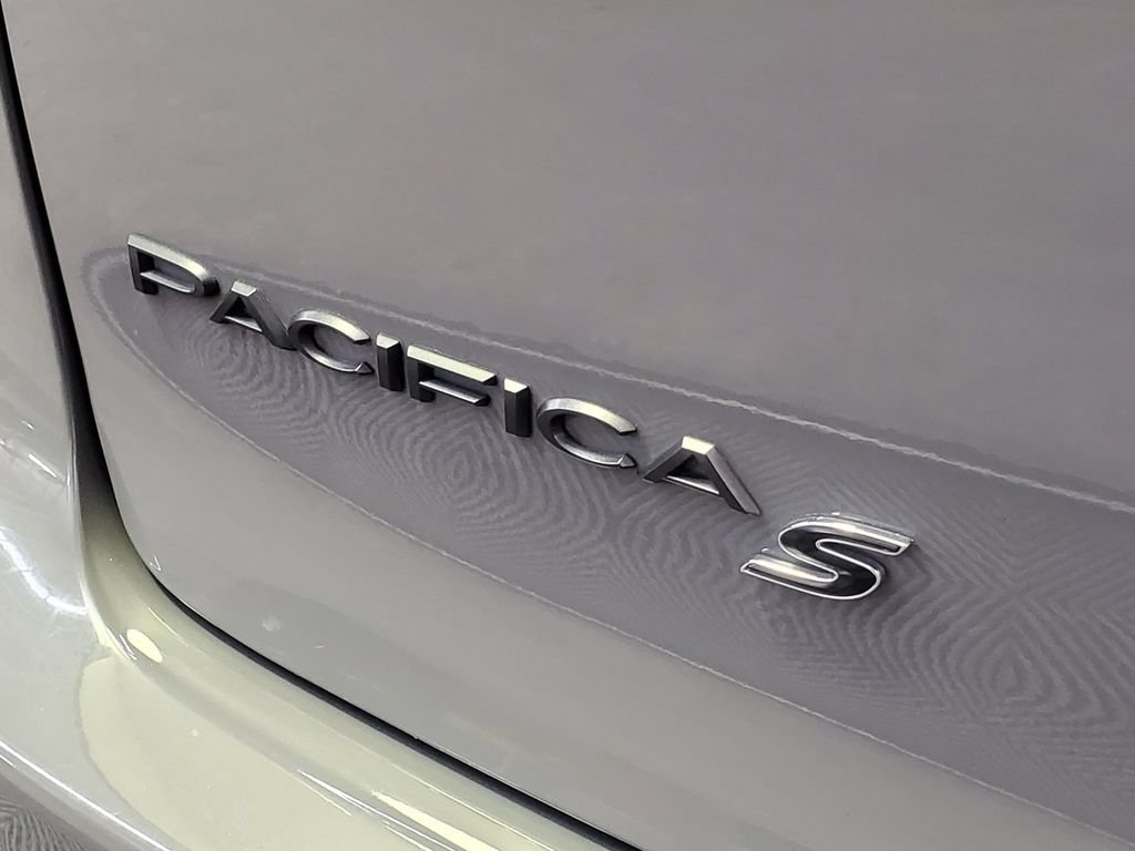 Used 2025 Chrysler Pacifica Limited FWD image 30